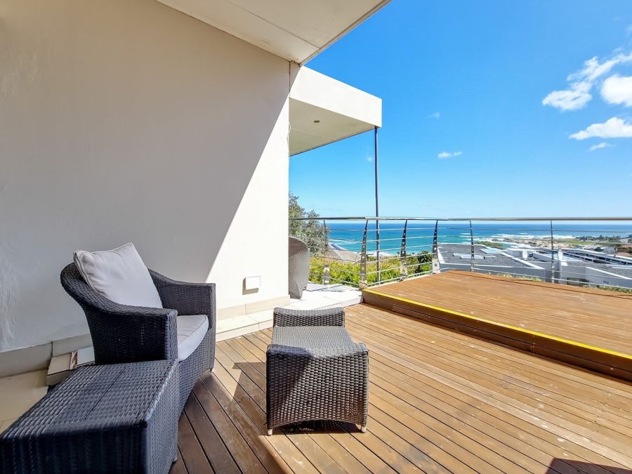 To Let 7 Bedroom Property for Rent in Camps Bay Western Cape
